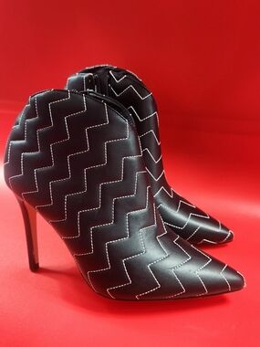 New NY& CO Women’s High Heel Quilted Ankle Black Boots